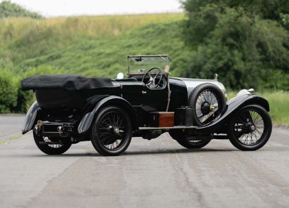 Bentley 3 Litre 1922 
英语驾驶执照

FFVE证书

底盘编号 : 35

发动机编号 : 33



有记录的最古老的宾利车之一

自1950年以来的原始底盘和罕见的旅行车车身

有资格参加勒芒经典赛和历史赛

竞争条件



1910年代初，沃尔特-欧文-宾利与他的兄弟在伦敦经营一家法国汽车经销商。1914年，他制造了一个小型的DFP（Doriot-Flandrin-Parant），安装铝制活塞，这成为他的商标。第一次世界大战后，W.-O.决定制造自己的汽车，并于1919年1月10日成立了宾利汽车有限公司。他开发了一个美丽的航空灵感的发动机，有一个顶置凸轮轴和一个大的铝制加强件，这是一个4缸发动机，2996立方厘米，可开发70...