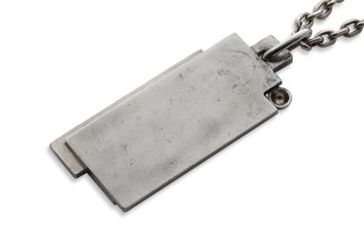 null Jean Desprès

Pendentif rectangulaire, décor géométrique

Argent martelé (<800)

Chaine...