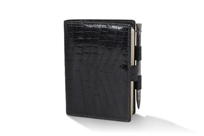 Hermès Hermès 

Carnet d'adresse en croco noir (crocodilus niloticus)

9.5 x 7cm...