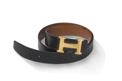 Hermès "H" Hermès "H"

Ceinture homme 

Cuir noir et marron, métal doré

En l'état

Taille:...