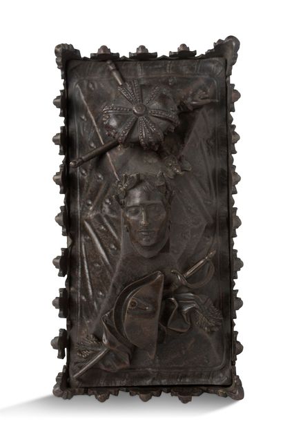 null ENCRIER «LE TOMBEAU DE L'EMPEREUR» en bronze richement décoré au corps reposant...