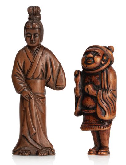 JAPON XIXE SIECLE Deux netsuke en bois sculpté représentant :
- pour l'un, un pêcheur...