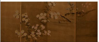 JAPON XIXE SIECLE Grand paravent à quatre feuilles, peint à l'encre et couleurs sur...
