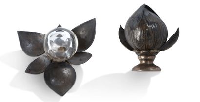Japon Période Meiji (1868-1912) Small rock crystal painter's cup, resting on a lotus-shaped...