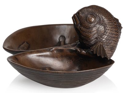 JAPON PÉRIODE MEIJI (1868-1912) TAISHO Okimono en bronze représentant une carpe aux...