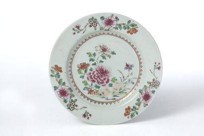 COMPAGNIE DES INDES, plat rond COMPAGNIE DES INDES, plat rond en porcelaine à décor...