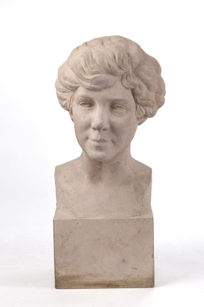 Yvonne SERRUYS (1873-1953) Yvonne SERRUYS (1873-1953)

Buste de femme

Pierre, signée...