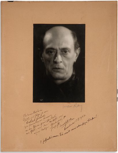SCHÖNBERG ARNOLD (1874-1951) 
曼-雷签名的PHOTOGRAPHY，签名为"Arnold Schönberg"，1932年5月5日，巴塞罗那；银色印刷品
17...
