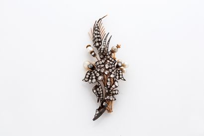 null 
BOUQUET" BROOCH



Rose-cut diamonds, pearls supposedly fine, not tested



18k...