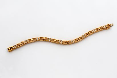 VAN CLEEF & ARPELS Bracelet
Diamants et or jaune 18k (750)
Poinçon de maître Georges...
