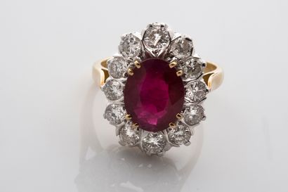 null BAGUE «RUBIS»
Rubis oval, diamants ronds
Or 18k (750)
Td. : 53 - Pb. : 7.8 gr
A...