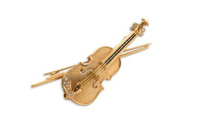 Broche "Violon" Broche "Violon"

Diamants rond brillants, saphirs carrés calibrés,...