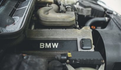 1993 BMW 318 IS E36 
Look M3

Entretien suivi

Voiture à réviser



Carte grise française

Châssis...