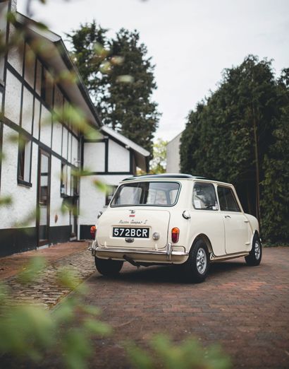 1963 FIAT 600 
Sortie de grange

Française d’origine

A restaurer



Carte grise...