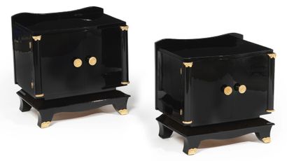 Maison JANSEN PAIR OF SOFA BOLTS In black lacquered wood, opening with two doors...