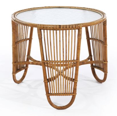 VIGGO BOESEN (ATTRIBUÉ À) 
TABLE BASSE Structure en bambou à trois pieds reliés par...