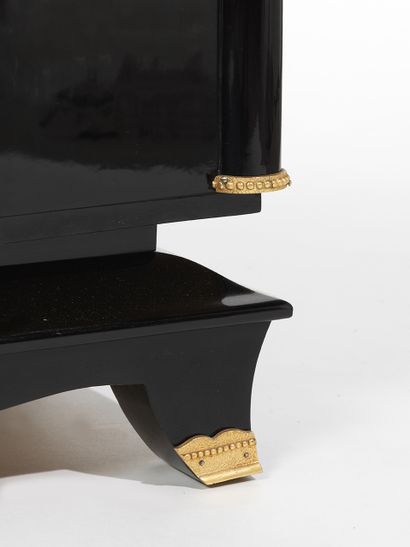 Maison JANSEN PAIR OF SOFA BOLTS In black lacquered wood, opening with two doors...