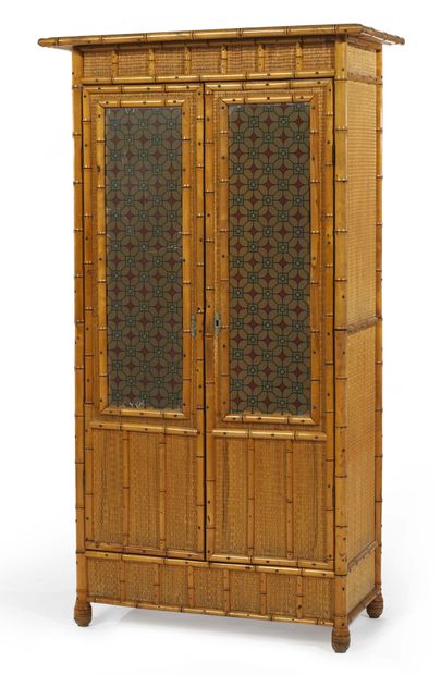 Travail SUÉDOIS SMALL CABINET In varnished pine covered with woven rattan, bamboo...