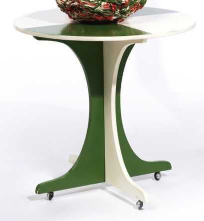 TRAVAIL ITALIEN GREEN AND WHITE lacquered WOOD GUERIDON Circular tray supported by...