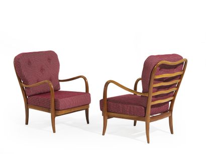 Paolo Buffa (attribué à) 
一对轻木扶手椅 轻木材质，有镂空的靠背，横条，弯曲的扶手延伸到前腿；座位和靠背上有泡沫垫子（后来），上面覆盖着斑驳的红色织物。
高81厘米-宽58厘米-深60厘米
一对轻木扶手椅，归功于保罗-布法。
31...
