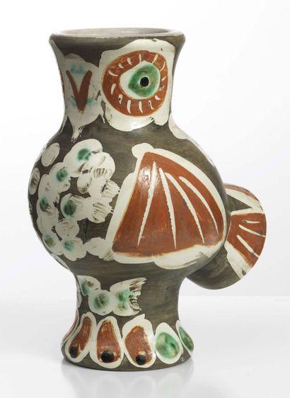 Pablo PICASSO (1881-1973) et MADOURA 
 «CHOUETTE»



Vase en terre de faïence blanche,...