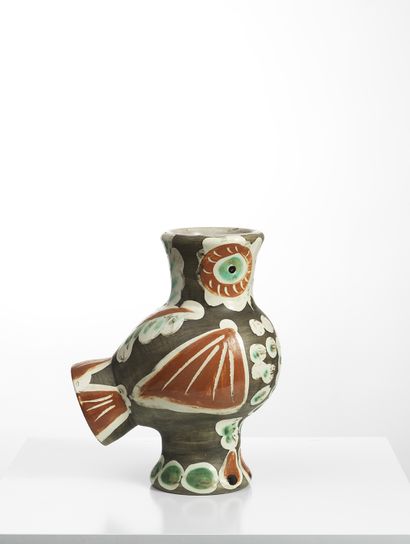 Pablo PICASSO (1881-1973) et MADOURA 
 «CHOUETTE»



Vase en terre de faïence blanche,...