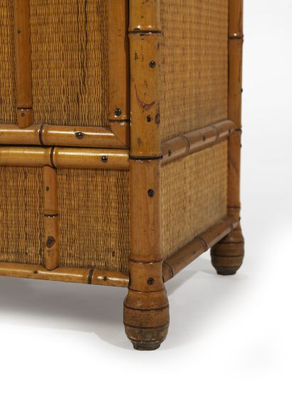 Travail SUÉDOIS SMALL CABINET In varnished pine covered with woven rattan, bamboo...