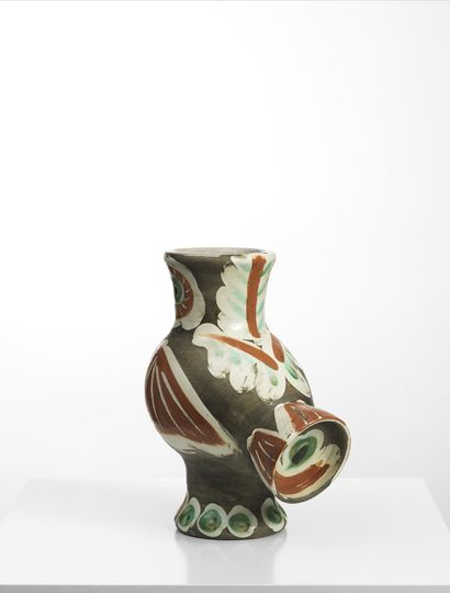 Pablo PICASSO (1881-1973) et MADOURA 
 «CHOUETTE»



Vase en terre de faïence blanche,...