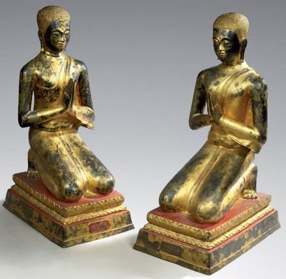 THAILANDE Deux importantes sculptures en bronze à patine brune rehaussée d'or representant...