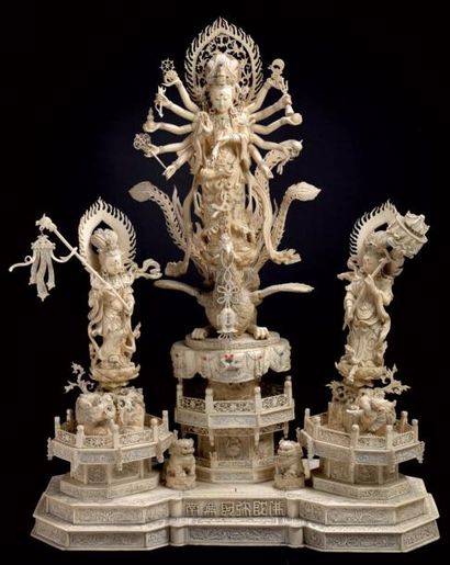 CHINE Importante sculpture en ivoire représentant le déesse kwanhin à douze bras...