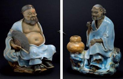 CHINE Paire de figurines en grès de SHIWAN représentant des personnages assis sur...