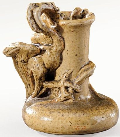 PIERRE ADRIEN DALPAYRAT (1844-1910) Petit vase à panse renflée et col droit ourlé...