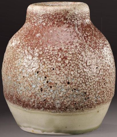 ERNEST CHAPLET (1835-1909) Petit vase à corps ovoïde et petit col droit en grès émaillé...