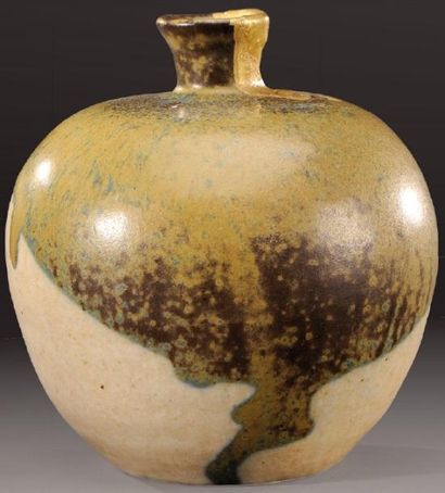 PAUL JEANNENEY (1861-1920) Petit vase de forme ovoïde et petit col évasé en grès...