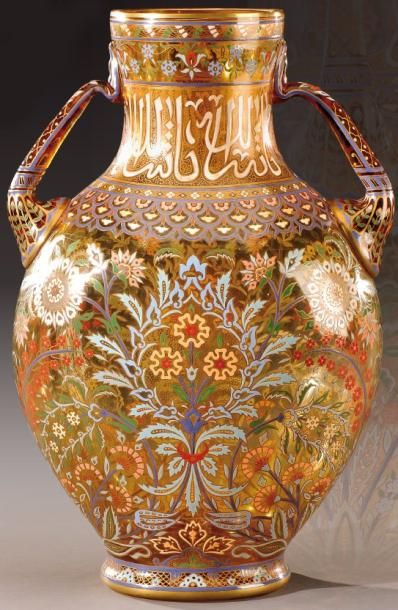 JOSEPH & L.LOBMEYR Rare et important vase à corps ovoïde, col évasé et anses latérales...