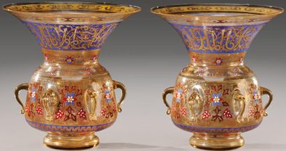 PHILIPPE-JOSEPH BROCARD (mort en 1896) Paire de vases en forme de lampes de mosquée...