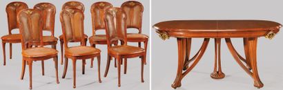 P.A.DUMAS (XIX-XXème) Exceptionnelle et importante table de salle à manger à rallonges...