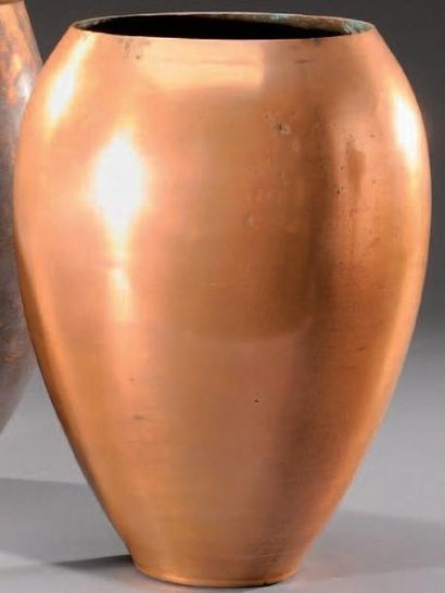 CLAUDIUS LINOSSIER (1893-1953) Ebauche de vase de forme ovoïde en dinanderie de cuivre....
