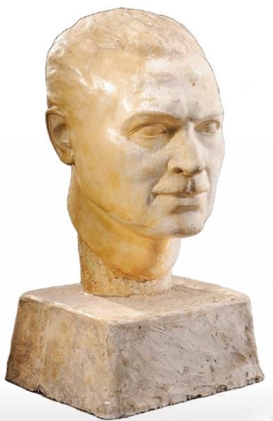 CLAUDIUS LINOSSIER (1893-1953) Buste en plâtre figurant un homme aux cheveux courts...