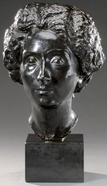 CLAUDIUS LINOSSIER (1893-1953) Buste en bronze de Hélène Linossier. Signé «Cl.Linossier»,...