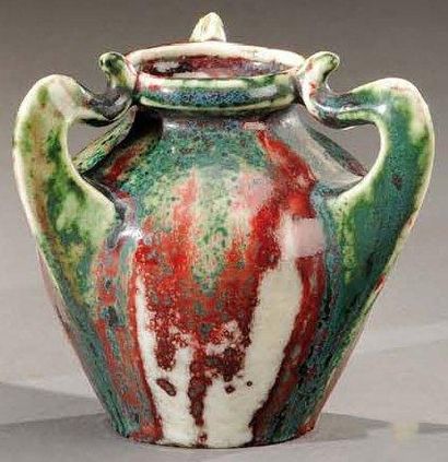 PIERRE ADRIEN DALPAYRAT (1844-1910) Petit vase à corps pansu et col reserré et ourlé,...