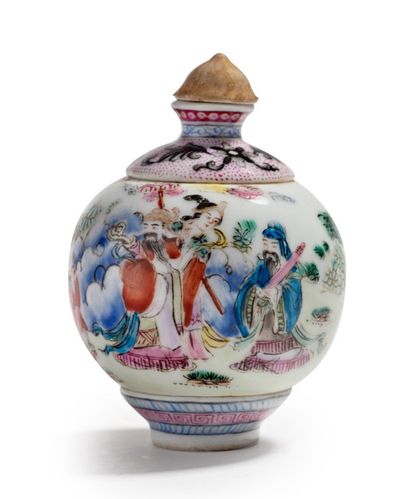 CHINE XXe siècle 


A Famille rose porcelain and enamel "revolving" bottle, the spherical...