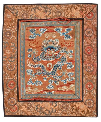 CHINE fin XIXe - début XXe siècle 


A set of four textiles comprising the back and...