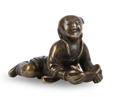 CHINE vers 1900 


小铜器书法家的砝码，代表一个趴在地上拿着硬币的孩子。



L. 5.4 cm 



中国1900年代左右

铜童子形镇...