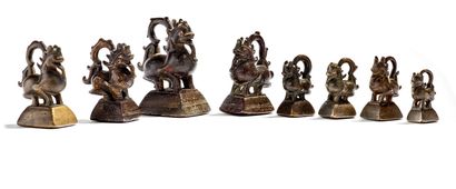 LAOS - CAMBODGE - BIRMANIE XIXE SIÈCLE 


Series of eight bronze weights with light...