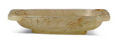 Chine XIXe siècle 


青瓷玉小碗，饰以梅花和长寿松。



长：9.7厘米 



中国 十九世纪

青玉梅花松柏纹碗
