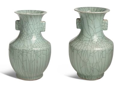CHINE VERS 1920-1930 


A pair of large Hu-shaped porcelain and cracked enamel vases...
