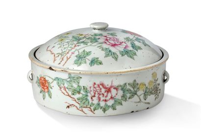 null Chine, fin XIXe siècle

Bouillon couvert en porcelaine et émaux polychromes...