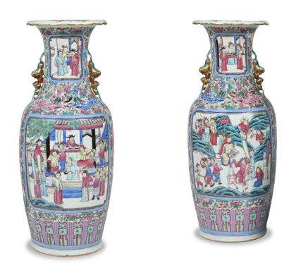 CHINE, CANTON _x0008_FIN DU XIXE SIÈCLE 


A pair of large porcelain and enamel vases...