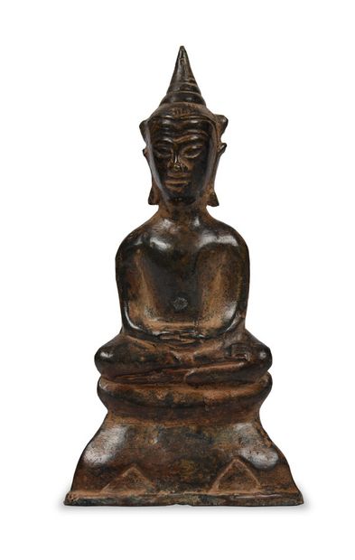 SIAM, AYUTHAYA XVIIe SIÈCLE 


具有美丽的绿色铜锈的青铜雕像，代表三昧真火的佛陀。



H.17.8厘米（小的缺失火焰 



泰国...